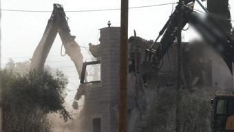 İsrail Batı Şeriada evleri yıkıyor