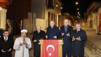 Cumhurbaşkanı Erdoğan tarihi Kurtuluş Caddesini yeniden ışıklandırdı