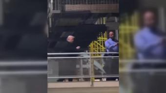 Trump bunu da yaptı Önce küfretti sonra el hareketi yaptı