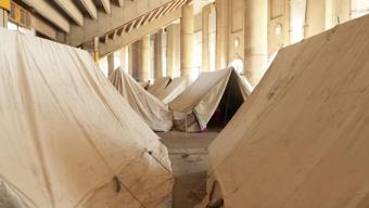 Saldırılar sonrası stadyuma sığındılar CNN TÜRK Beyrut’ta çadırlardaki yaşamı görüntüledi