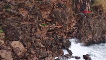 Falezlere baraka ve asansör kurulmuştu… O yapı yıkılacak