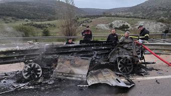 Bariyere çarpan otomobil alev alıp, yandı: 1 ölü, 1 yaralı
