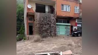 Orduda evin içinden sel geçti