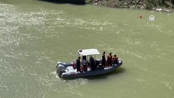 Çoruh Nehri’nde kaybolan baba-oğul aranıyor