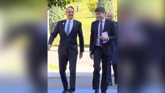 Mehter marşının etkisini atlatamamış Miçotakisten Sahte Kabadayı yürüyüşü