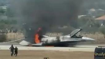 Yunanistan’a ait F-16 uçağı alev aldı: Pilot acil iniş yaptı