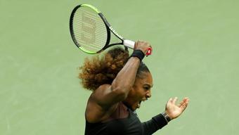 Serena Williams raket kırdı, hakemle tartıştı
