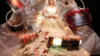 AşkÖlsünde kahkaha ve hüzün bir arada