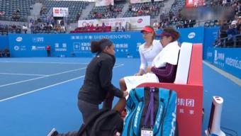 Sakatlanan rakibini teselli etti