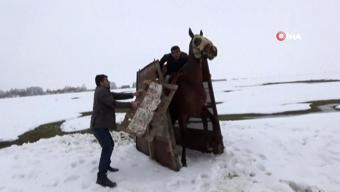 Start sorunu için tenekeden kabin yaptı