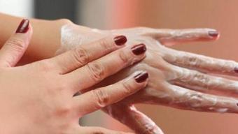 El Çatlaklarına Ne İyi Gelir El Çatlakları Nasıl Geçer El Çatlaklarına İyi Gelen Şeyler