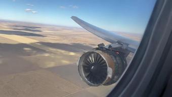 İçinde 322 kişinin bulunduğu uçağın motoru alev aldı