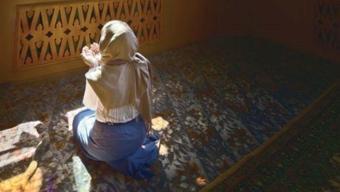 İkindi namazı nasıl kılınır İkindi namazı kaç rekat İkindi namazı kılınışı Diyanet bilgileri..