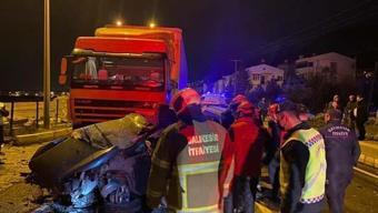 Balıkesirde otomobil ile TIR çarpıştı: 1 ölü