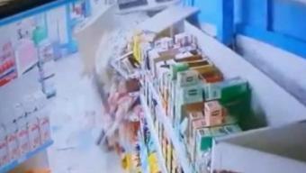 Çekmeköyde araç markete girdi