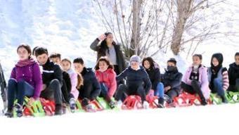 Köyde karın cefasını çeken çocuklar, Palandökende keyfini çıkardılar