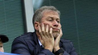 Abramoviç Chelseayi yönetmekten men edildi