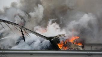 Tuzlada TIRa çarpan otomobil alev alev yandı: 1 ölü