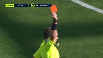 9. saniyede kırmızı kart gördü