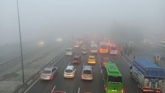 İstanbulda etkili olan sis görüş mesafesini düşürdü