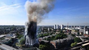 İngilterede hükümet Grenfell yangınında eksiklikleri olduğunu kabul etti