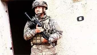 Konakladığı otelde enkaz altında kalan uzman er, şehit oldu