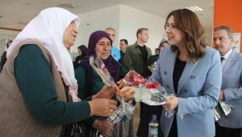 KYK Yurdunda kalan depremzede kadınların günü kutlandı