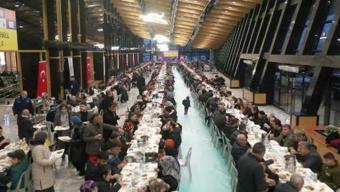 Erzurumda depremzedelere iftar verildi