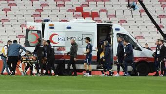 Sivasspor-Fenerbahçe maçında korkutan dakikalar Ambulans sahaya girdi