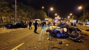 Katliam gibi kaza: 13 araç birbirine girdi 7 ölü 7 yaralı...