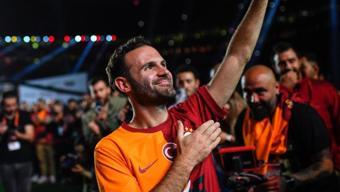 Galatasarayda 6 futbolcu ile yollar ayrıldı