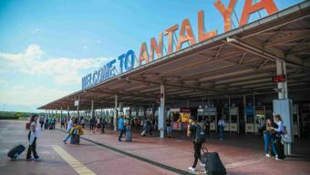 Antalyaya hava yoluyla gelen turist sayısı 9 milyonu aştı