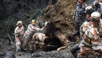 Hindistan’da tapınak çöktü: 9 ölü