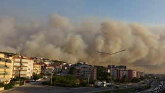 Çanakkale orman yangını söndürüldü mü Yangın yerleşim yerlerine sıçradı