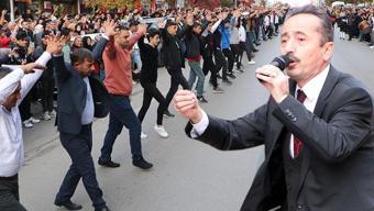 7den 70e herkes katıldı Erzurumda bin kişiyle Cumhuriyet barı