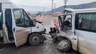 Şırnak’ta minibüsler çarpıştı: 16 yaralı