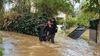 Bodrumda sağanak: Dereler taştı, ağaçlar devrildi
