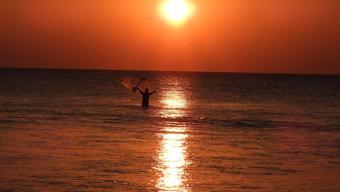 Hatayda gökyüzü kızıla boyandı