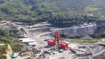 Maden ocağında vagonların arasına sıkışan işçi yaralandı