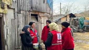 Kızılaylı kadınlar, köyde yaşayan kadınların gününü kutladı