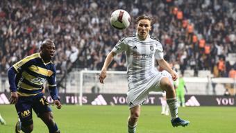 Beşiktaşta sağ bek gelişmesi Svenssona fırsat doğdu...