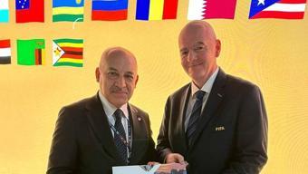 Mehmet Büyükekşi, FIFA Başkanı’yla görüştü