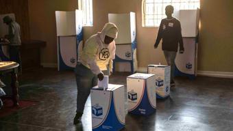 Güney Afrikada halk sandık başında