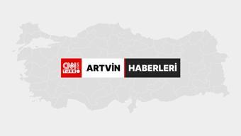 Artvinde kara yoluna düşen kaya ulaşımı tek şeride düşürdü