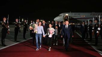 Rus olduklarını uçakta öğrendiler | Ajan çocuklarının takas serüveni