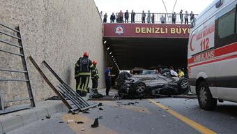 Denizlide feci kaza Otomobil ters düştü: 1 can kaybı