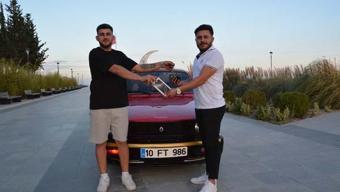 YOK BÖYLE TAKAS || Otomobili verdi telefonu aldı