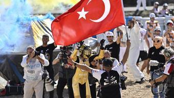 Bakan Baktan dünya şampiyonu olan Toprak Razgatlıoğluna tebrik