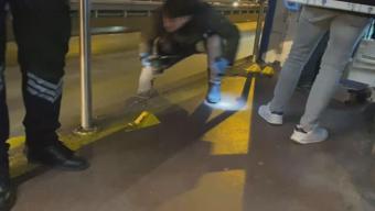 Metrobüste korku dolu anlar Rastgele etrafa ateş etti