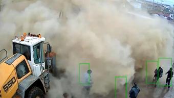 Fabrika çatısı işçilerin üzerine çöktü